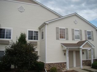 1425 Silverstone Dr, Carpentersville, IL 60110