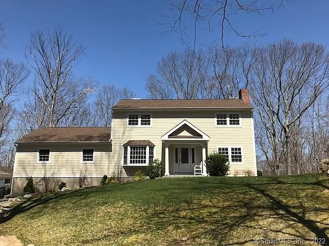 21 Twin Hills Rd