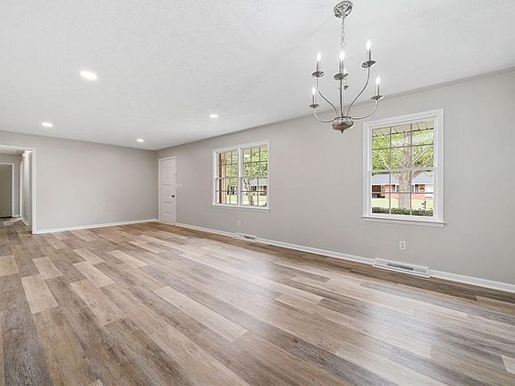 5th image of 110 Davis Dr