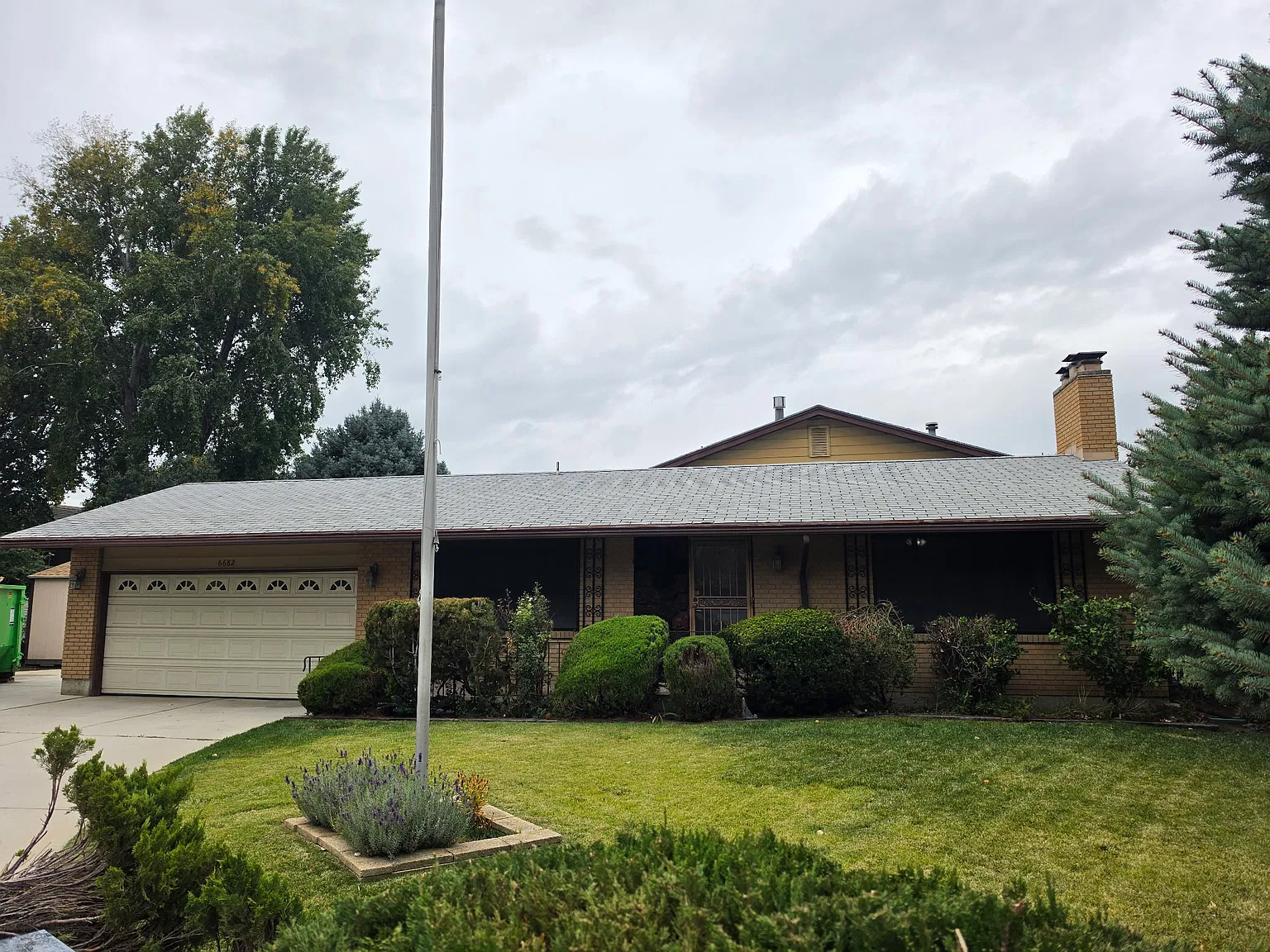 3 bed, 1929 sqft, $2,495 — Photo 1