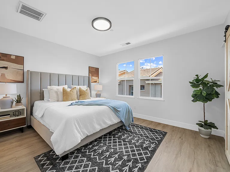 1469 W San Carlos St — Photo 43