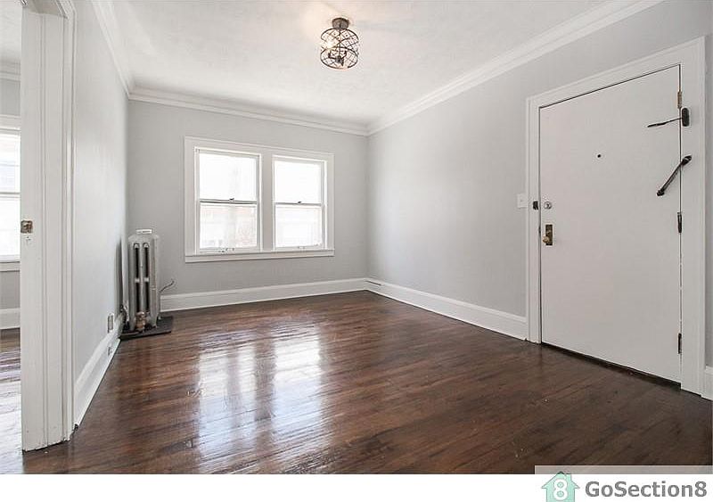 1st image of 2002 Clarence Ave APT 5