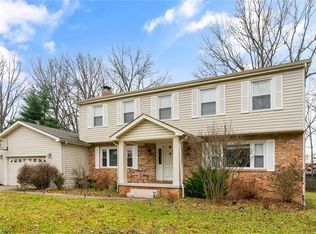 5221 Sampson Dr, Girard, OH 44420