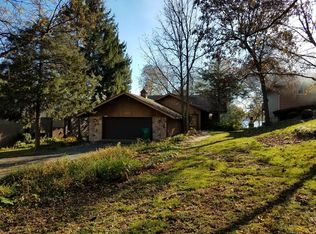 390 Holiday Dr, Somonauk, IL 60552