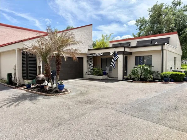207 Granada Ct N, Plant City, FL 33566