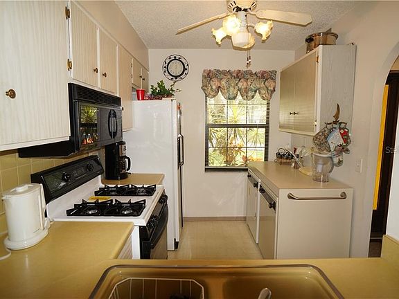 3rd image of 2981 Flint Dr S
