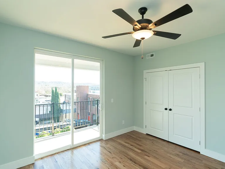 1039 Montague Pl — Photo 35