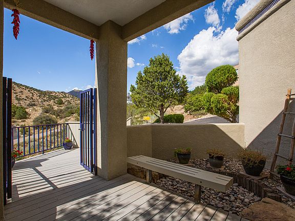 4th image of 37 Tierra Monte St NE