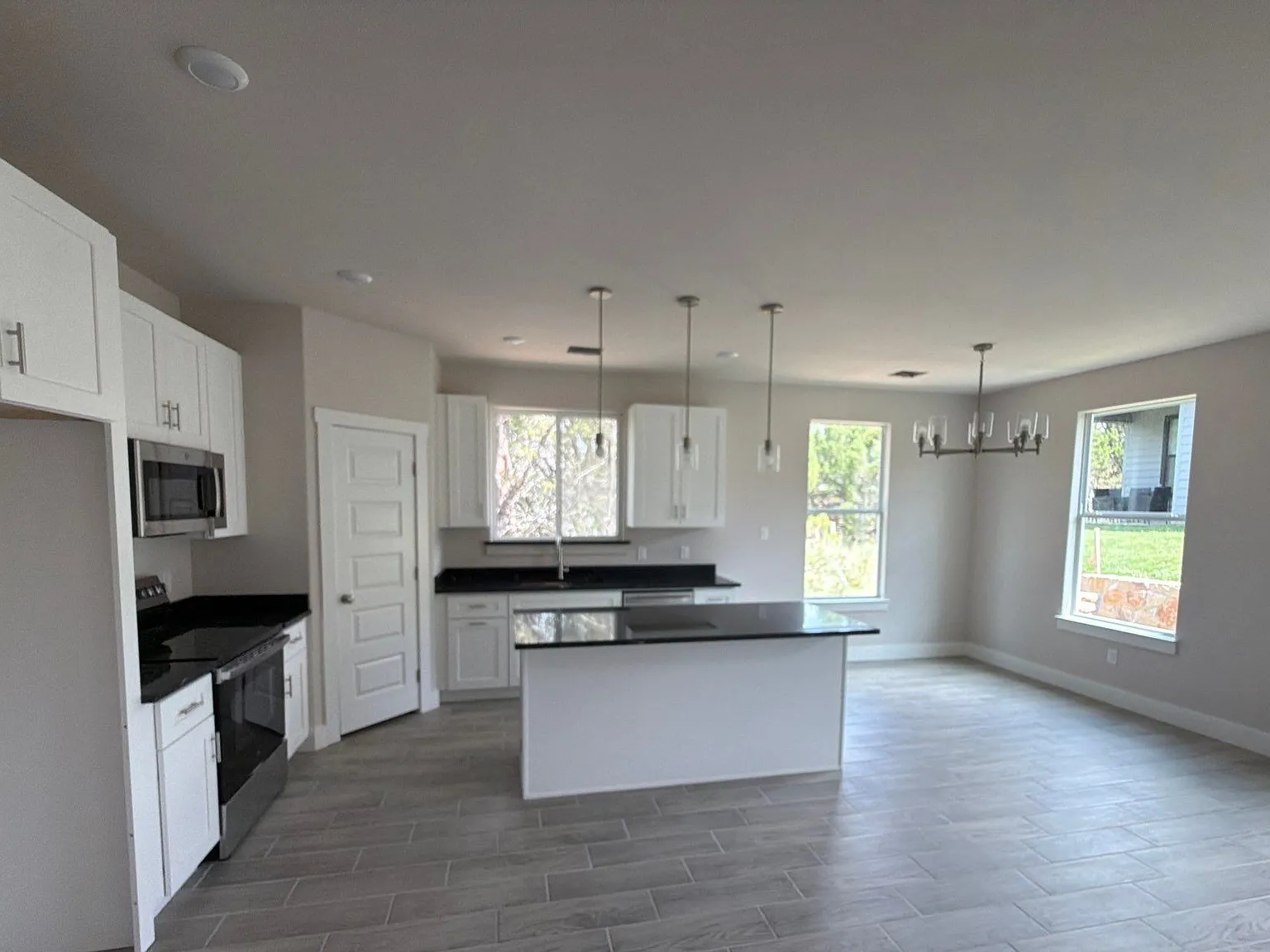 3 bed, 1477 sqft, $1,950 — Photo 3