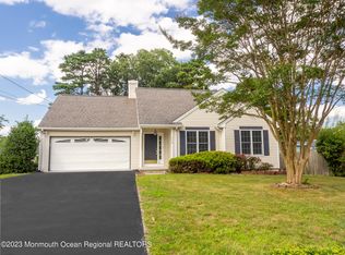 998 Whitecap Ave, Manahawkin, NJ 08050