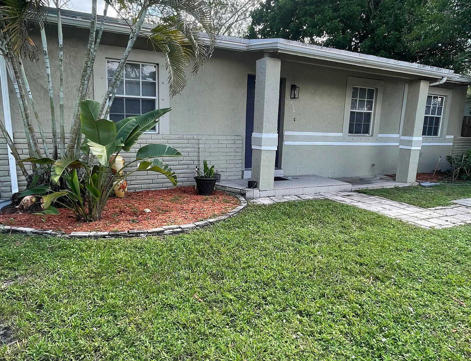 3 bed, 1.0 bath, 984 sqft, $2,550 — Photo 2