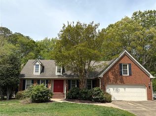 828 Forest Lakes Cir, Chesapeake, VA 23322