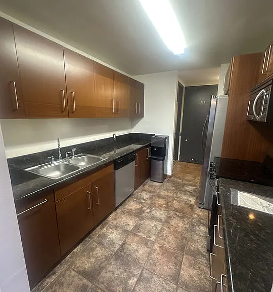 100 S Doheny Dr #213 — Photo 19