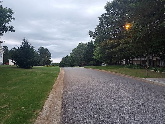 4th image of 532 Greenwood Park Way