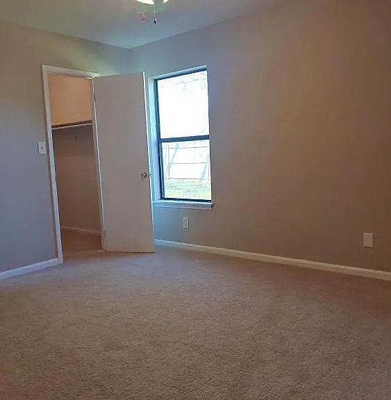 102 Pelham Dr — Photo 16