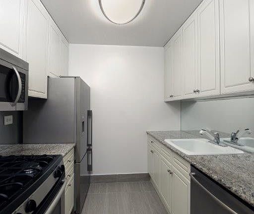 4th image of 101 W 55th St #1501