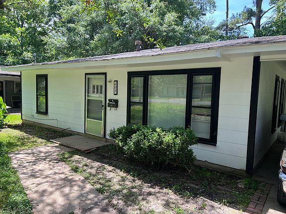 3rd image of 605 Eason Pl