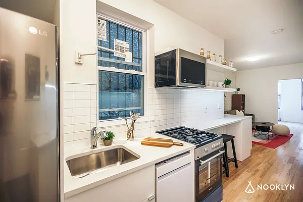 Rented by Nooklyn NYC LLC | media 31