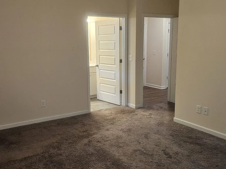 110 Kaitlyn Cir — Photo 13