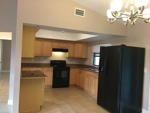 3rd image of 503 SE 12th Ct