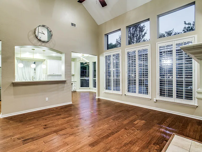 302 Walnut Grove Ln — Photo 3