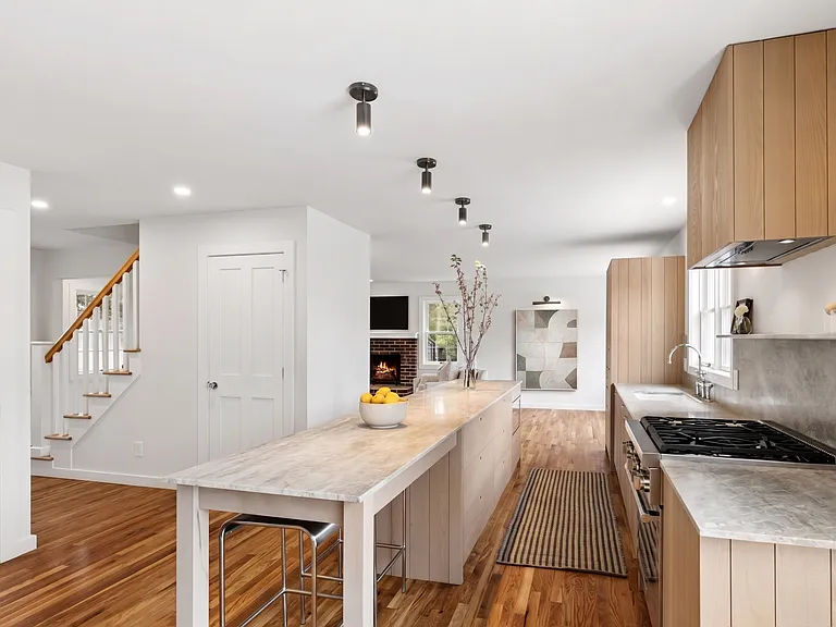 36 Floyd St — Photo 13