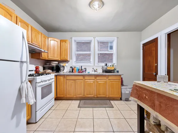 84-22 Daniels Street image 5 of 26