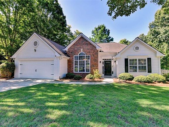 2nd image of 572 Staghorn Ln