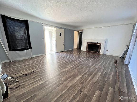 4th image of 2814 E 6th Street