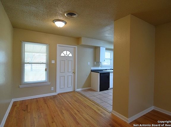 5th image of 142 Shropshire Dr
