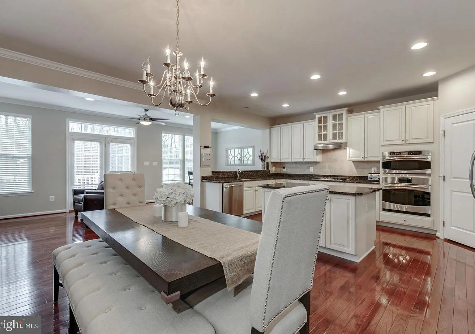 Beautiful 3BR Townhome Available — Photo 4