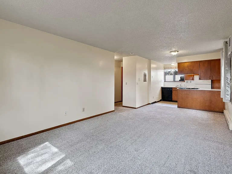 511 E Augusta Ave — Photo 5