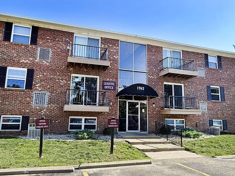 Crown Crossing Apartments — Photo 95