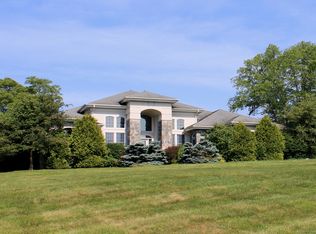 11 Pheasant Ridge Rd, Newtown, CT 06470