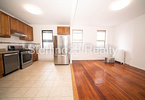 4th image of 21-06 Newtown Ave #4