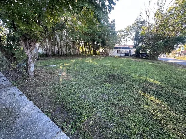 3201 Luna St, New Orleans, LA 70114