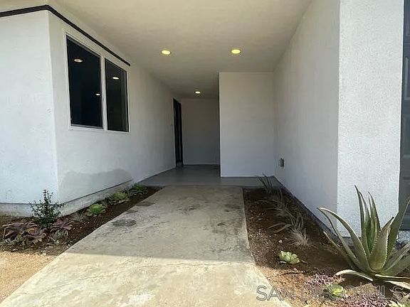 4th image of 821 Holly Ave