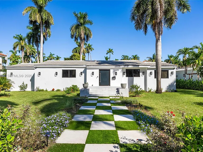 1141 Hollywood Blvd — Photo 2