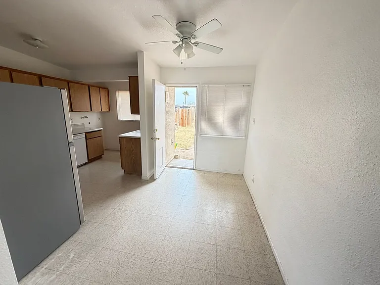 517 Palm Dr — Photo 4