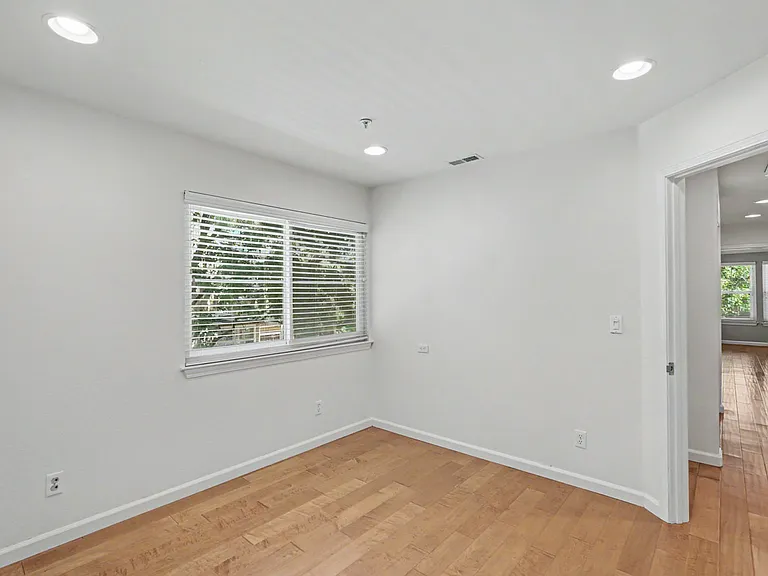 437 Camille Cir #1-11 — Photo 32