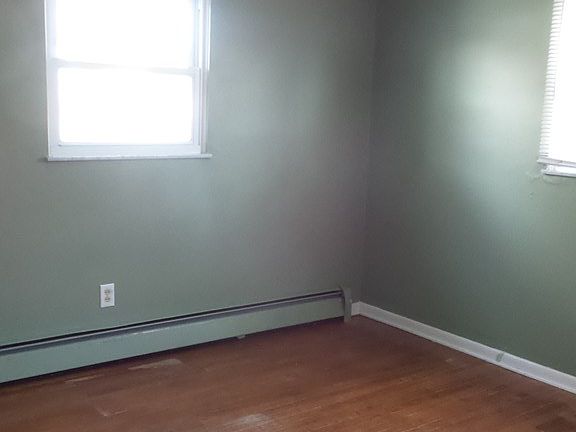 3rd image of 836 Cliffside Dr