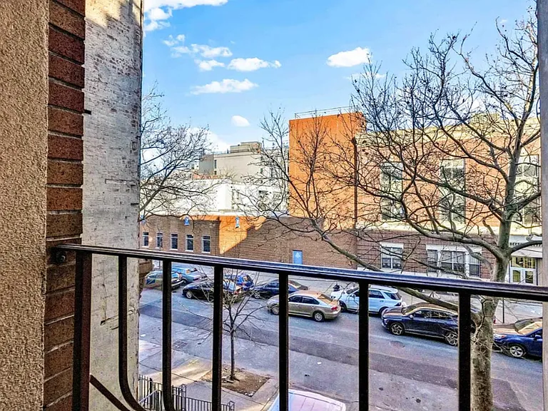 144 Monroe St #3 — Photo 3