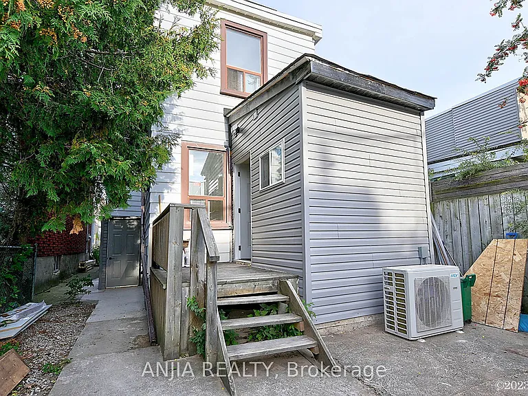 36 Gough Ave #UPPER — Photo 17