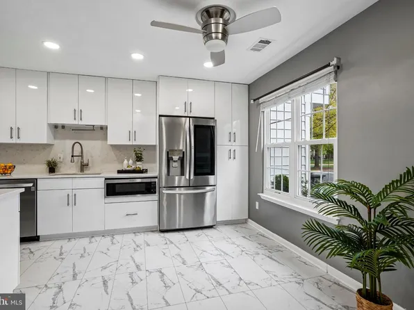 14707 Southwarke Pl, Centreville, VA 20120