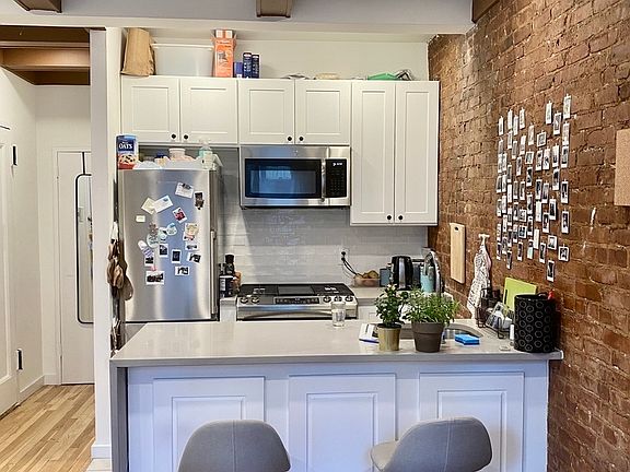 2nd image of 268 W 77th St APT 10