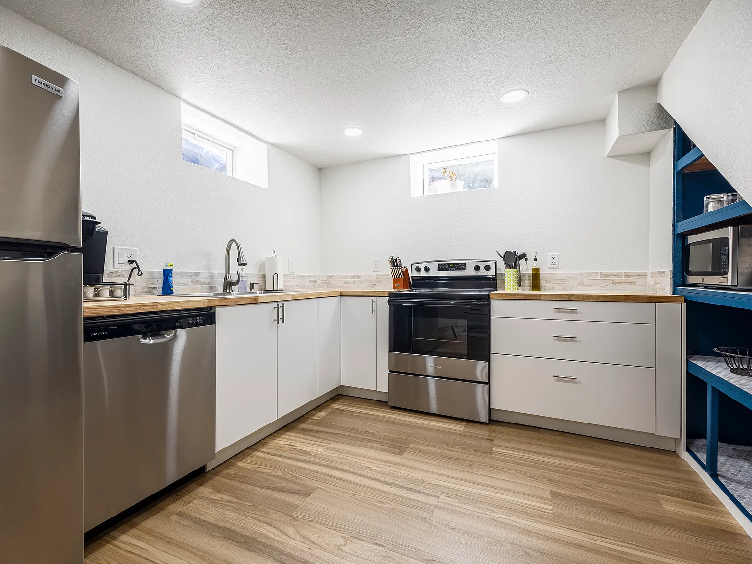 2281 S Wolff St — Photo 2