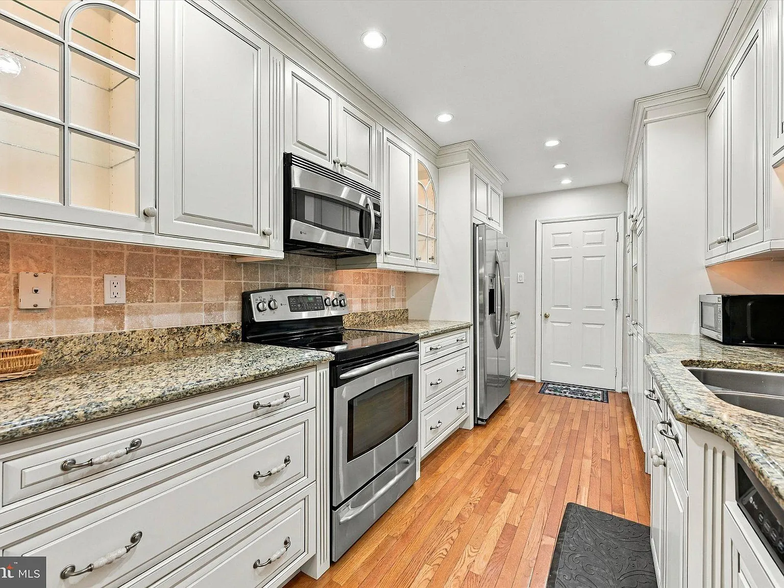 2 bed, 2.5 bath, 1260 sqft, $2,700 — Photo 4