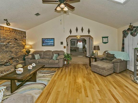 2nd image of 17446 Elsinore Dr