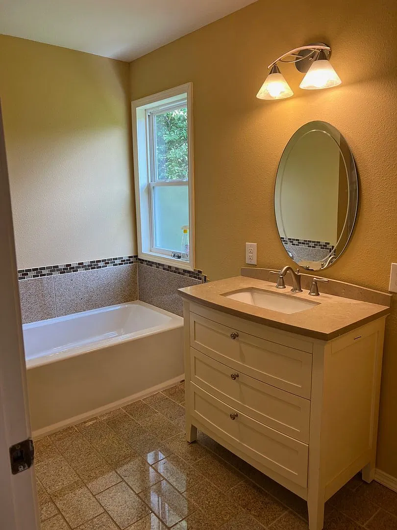 3 Bed 2 Bath — Photo 4