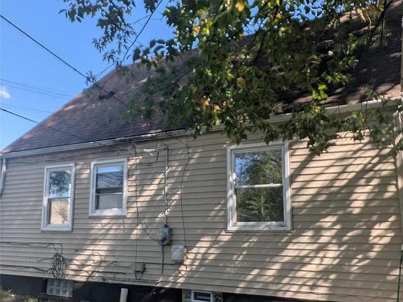 3rd image of 8949 Marlowe St
